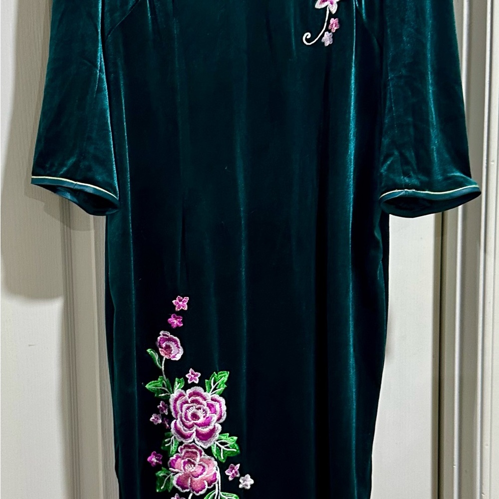 Source Unknown Green Maxi Dress with Pink Floral Embroidery